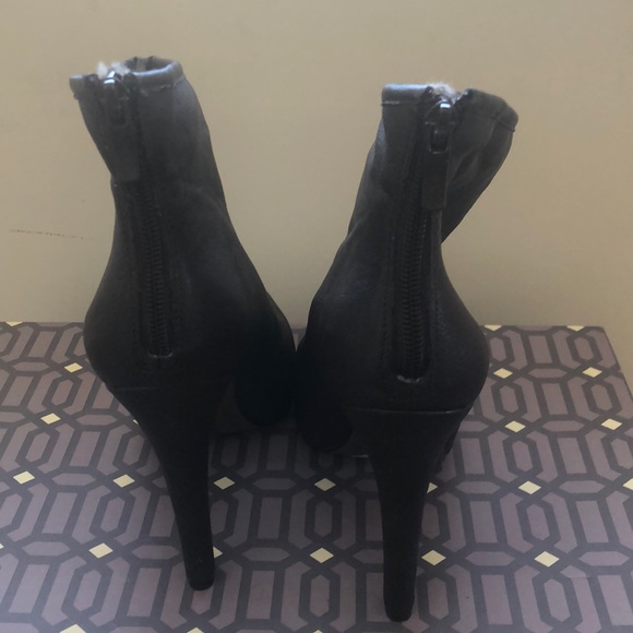 BCBG Brown Ankle Boots with Faux Fur Lining - Picture 3 of 6